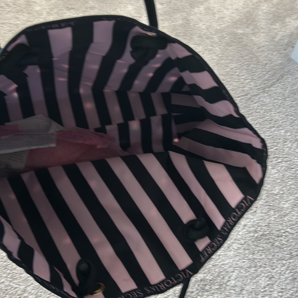 Victoria's Secret Reversible Tote Black Pink Striped Tote And Floral Print NWT - Picture 6 of 10